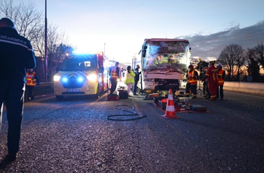 În total 36 de cadeţi răniţi, unul grav, în Franţa, într-un accident implicând patru autocare pe autostrada A13, în Yvelines