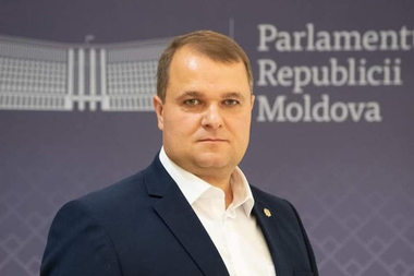 Moldova l-a dat în căutare internaţională pe un deputat pro-rus care a dispărut în ziua în care a fost condamnat pentru corupţie. O altă deputată, care îşi aşteaptă sentinţa, a dispărut şi ea
