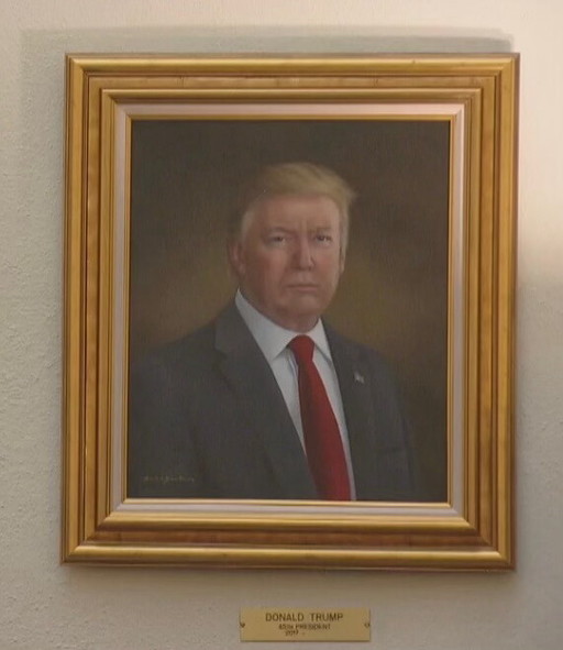 Trump este indignat de portretul său „distorsionat” afişat în Congresul din Colorado şi cere guvernatorului să fie îndepărtat. În schimb, şeful Casei Albe ar fi primit un tablou „frumos” de la Putin