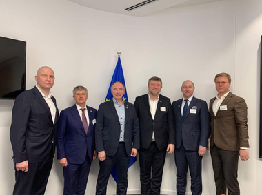 Ucraina vrea să convingă UE să prelungească acordul care scuteşte produsele agricole ucrainene de la plata taxelor vamale, care expiră la 6 iunie. Negocierile se anunţă tensionate din cauza reticenţi agricultorilor europeni care denunţă o concurenţă neloială