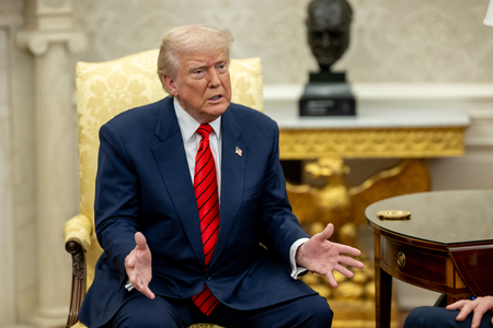 Trump admite că ruşii ar putea „trage de timp” în privinţa acordului de pace cu Ucraina şi spune că şi el a folosit această tactică în afacerile sale