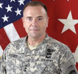 Generalul american Ben Hodges, despre negocierile de pace: Putin dă impresia că este interesat de aşa ceva, dar în realitate vrea doar să câştige timp. Dacă securitatea şi suveranitatea nu le vor fi garantate, ucrainenii de ce ar încheia un acord?