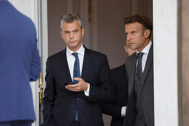 Alexis Kohler, mâna dreaptă a lui Macron, numit director general adjunct al grupului bancar Société Générale, după ce demisionează din funcţia de secretar general al Palatului Elysée. Înlocuit la preşedinţie cu Emmanuel Moulin