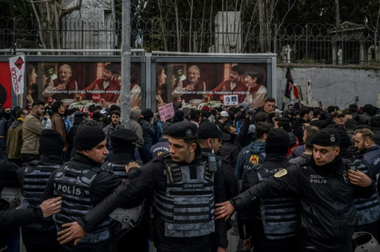 Sute de mii de oameni manifestează la Istanbul la apelul opoziţiei turce