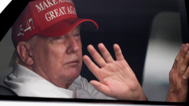 ”Vom avea Groenlanda. Da, 100%”, dă asigurări Trump, care nu exclude recurgerea la ”forţa militară” pentru a o anexa. Întrebat ce mesaj transmite astfel Rusiei, răspunde că nu se ”gândeşte” şi că nu-i ”pasă” de asta