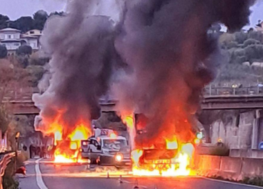 Un comando armat jefuieşte ca-n filme două vehicule blindate în Italia şi fuge cu aproximativ 4 mil. €