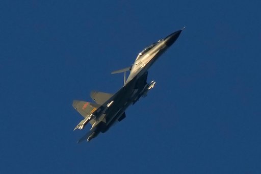 Taiwanul anunţă că 76 de avioane de război chineze şi 15 nave de război au fost detectate în jurul insulei