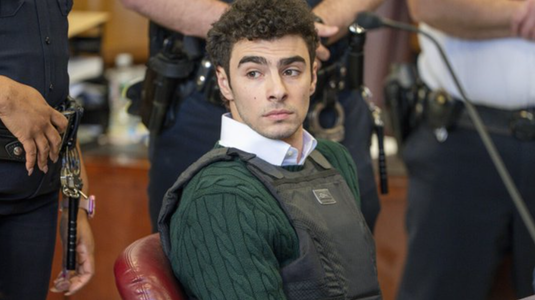 Departamentul american al Justiţiei cere ca Luigi Mangione, acuzat de asasinarea patronului UnitedHealthcare la New York, să fie condamnat la moarte