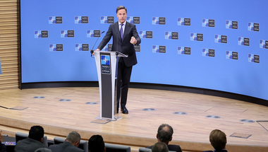 Şeful NATO afirmă că aliaţii încă pot avea încredere în SUA. „Nu este momentul să ne descurcăm singuri”, avertizează Mark Rutte. „Diferenţa între un atac asupra Varşoviei şi unul la Madrid este de 10 minute. Suntem cu toţii pe flancul estic”