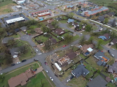 Un mort în SUA, afectate de un eveniment meteorologic rar, alerte maxime de tornade, furtuni şi inundaţii în mai multe state  