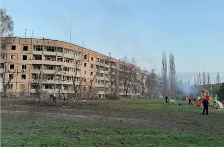 UPDATE - Rusia a efectuat vineri seara un al doilea atac asupra Krivoi Rog. Bilanţul primei lovituri asupra oraşului lui Zelenski a crescut la 18 morţi şi peste 50 de răniţi. Moscova susţine că a ţintit o reuniune militară şi a ucis „ofiţeri străini”