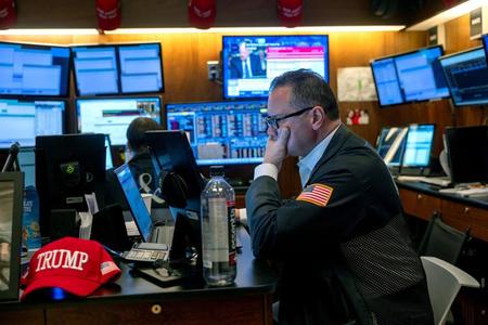 UPDATE - Pieţele financiare se îndreaptă către o zi de luni neagră după „medicamentul” tarifar al lui Trump. Bill Ackman, miliardarul care l-a sprijinit pe Trump la preşedinţie, avertizează în privinţa unui „război nuclear economic”