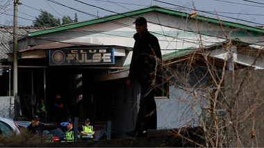 Bilanţul victimelor incendiului în discoteca din Macedonia de Nord creşte la 61 de morţi, după moartea unui tânăr cu arsuri de gradul trei pe 35% din suprafaţa corpului transferat la îngrijiri în Lituania. 66 de răniţi îngrijită în străinătate, zece în ţară, doi în stare critică