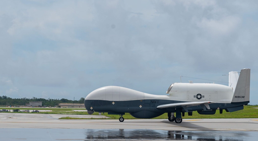 SUA desfăşoară în Japonia, în apropiere de Taiwan, avioane fără pilot de supraveghere de tip MQ-4C Triton. Expansiunea armatei chineze, ”stupefiantă”, avertizează secretarul general al NATO Mark Rutte într-o vizită în Japonia