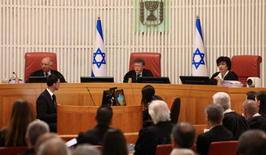 Curtea Supremă a Israelului decide ca directorul Shin Bet Ronen Bar să rămână în post până la o ”hotărâre ulterioară” şi cere Guvernului şi procuroarei generale să ajungă la un ”compromis creativ” privind destituirea acestuia până după Pesah, care se încheie la 19 aprilie