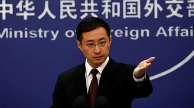 UPDATE - China ripostează cu mărirea tarifelor la 84% pentru mărfurile americane. Pieţele europene îşi adâncesc scăderea după anunţul Beijingului. Preţul petrolului scade sub 60 de dolari / Prima reacţie din SUA