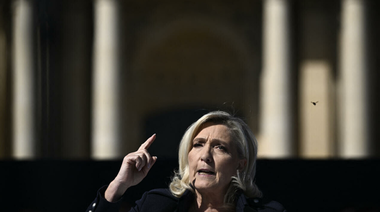 Un septuagenar condamnat la opt luni de închisoare cu suspendare şi o amendă de 3.000 de euro după ce o ameninţă cu moartea pe judecătoarea care a condamnat-o pe Marine Le Pen