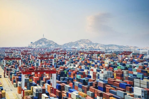 Riposta Chinei, cu o taxă de 84% asupra mărfurilor americane, a intrat în vigoare