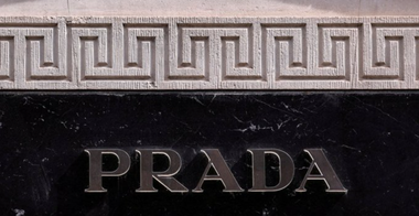 Prada cumpără rivala Versace cu 1,26 miliarde de euro