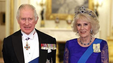 Regina Camilla spune că regele Charles „îşi iubeşte munca şi asta îl face să meargă mai departe” 