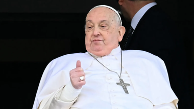 Apariţie scurtă a Papei Francisc în Piaţa Sfântul Petru, după slujba de Duminica Floriilor