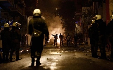 Haos cu cocktailuri Molotov în Atena: 70 de persoane arestate în timpul nopţii în cartierul Exarchia