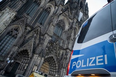 Germania: Poliţia a reţinut şase persoane care voiau să escaladeze faimoasa catedrală din Köln