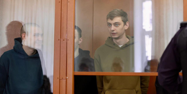 Cinci tineri condamnaţi la închisoare între 12 ani şi jumătate şi 18 ani, în Rusia, cu privire la incendierea unui elicopter de salvare pe Aeroportul Ostafievo, la Moscova, revendicat video de spionajul militar ucrainean