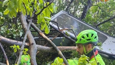 UPDATE - Patru morţi într-un accident de telecabină lângă Napoli. Cablul s-a rupt şi cabina s-a prăbuşit. Trei dintre victime sunt turişti străini