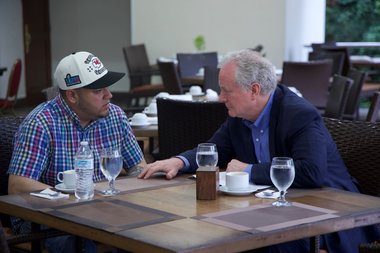 Un senator american democrat s-a întâlnit în închisoarea din El Salvador cu bărbatul expulzat din greşeală din SUA / Reacţie dură a Casei Albe: "Dezgustător" / Nayib Bukele, ironic: "A înviat miraculos"