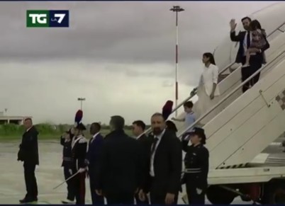JD Vance a sosit în Italia pentru a se întâlni cu Giorgia Meloni şi a sărbători Paştele la Vatican, după ce premierul italian a fost primită joi la Casa Albă