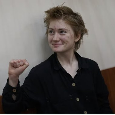 Rusia: O tânără activistă de 19 ani, condamnată la aproape trei ani de închisoare, pentru că a protestat faţă de conflictul din Ucraina