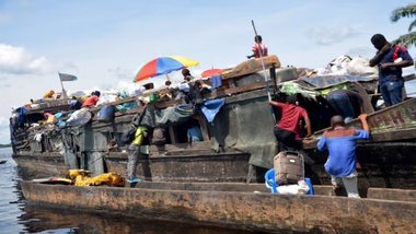 Republica Democrată Congo: Cel puţin 143 de persoane au murit după ce o ambarcaţiune a luat foc