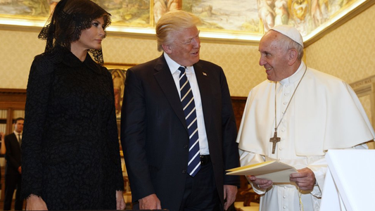 ”Odihneşte-te în pace, Papă Francisc! Dumnezeu să-l binecuvânteze şi pe toţi cei care l-au susţinut!”, scrie laconic Trump pe Truth Social. Biden, un catolic fervent, salută ”unul dintre cei mai importanţi lideri ai vremii noastre”