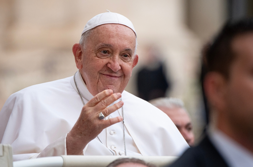 Lumea, întristată, îi aduce un omagiu lui Francisc I