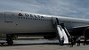 Incident grav la aeroportul din Orlando: Motorul unui avion a luat foc / Pasagerii, evacuaţi pe tobogane - VIDEO