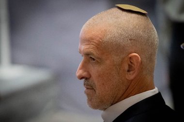 Şeful Shin Bet transmite instanţei o mărturie în care afirmă că Netanyahu a vrut să-l demită pentru că a refuzat să-i spioneze pe protestatari şi să intervină în procesul de corupţie al premierului israelian