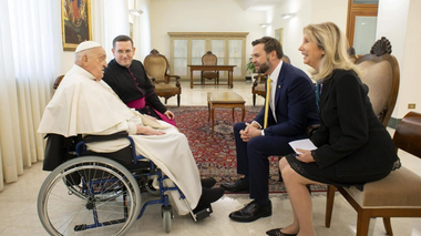 ”Este destul de nebunesc”, îşi evocă J. D. Vance, în India, întâlnirea de Paşte cu Francisc I, cu mai puţin de 24 de ore înaintea morţii Suveranului Pontif. El nu şi-a confirmat prezenţa la funeralii