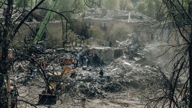 Opt morţi şi 90 de răniţi în atacul de la Kiev, potrivit unui nou bilanţ. Racheta care lovit blocul de locuinţe era nord-coreeană, afirmă o sursă ucraineană