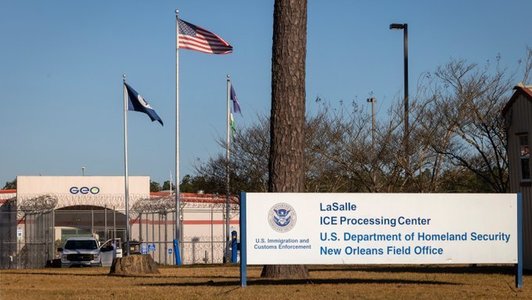 O fetiţă în vârstă de doi ani, cetăţean american, ar fi fost expulzată „fără niciun proces semnificativ”