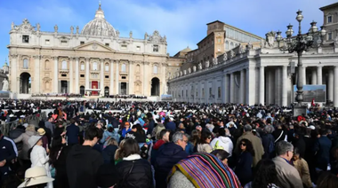 UPDATE-Ceremonial grandios şi o maree de oameni la funeraliile Papei Francisc, ”cu inima deschisă tuturor”