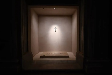 Vaticanul dezvăluie imagini ale mormântului Papei Francisc