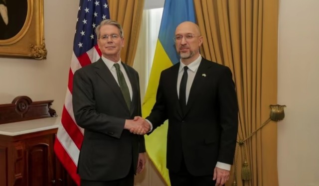 Premierul ucrainean susţine că a convenit cu SUA ca în acordul pentru resursele naturale să nu fie pus la socoteală ajutorul deja acordat de Washington Kievului