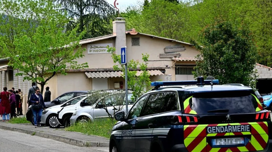 Un suspect într-un atac cu cuţitul într-o moschee din Franţa, căutat, s-a predat în Italia