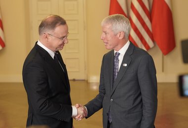 Secretarul american al energiei se află în Polonia, care găzduieşte summitul Iniţiativei celor Trei Mări. Chris Wright spune că Europa va cumpăra şi mai mult GNL de la SUA