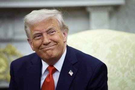 Trump semnează un ordin executiv care impune şoferilor de camioane să vorbească limba engleză
