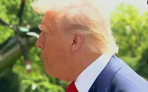 Papa Donald? Trump glumeşte spunând că el ar trebui să fie noul suveran pontif - VIDEO
