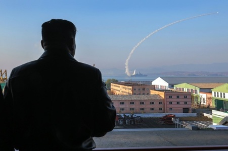 Kim Jong Un ordonă o accelerare a armamentului nuclear al Marinei, după dezvăluirea distrugătorului Choe Hyon. Teste cu rachete şi tunuri