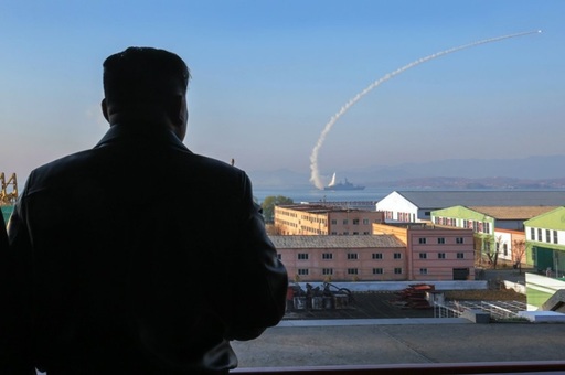 Kim Jong Un ordonă o accelerare a armamentului nuclear al Marinei, după dezvăluirea distrugătorului Choe Hyon. Teste cu rachete şi tunuri