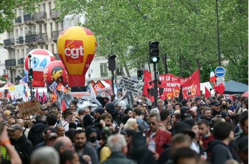 Peste 260 de manifestaţii sindicale în Franţa de un 1 Mai ”festiv şi combativ”, dar fără o unitate largă. Manifestaţii ”împotriva trumpizării lumii şi internaţionalei reacţionare care se dezvoltă peste tot” la Paris